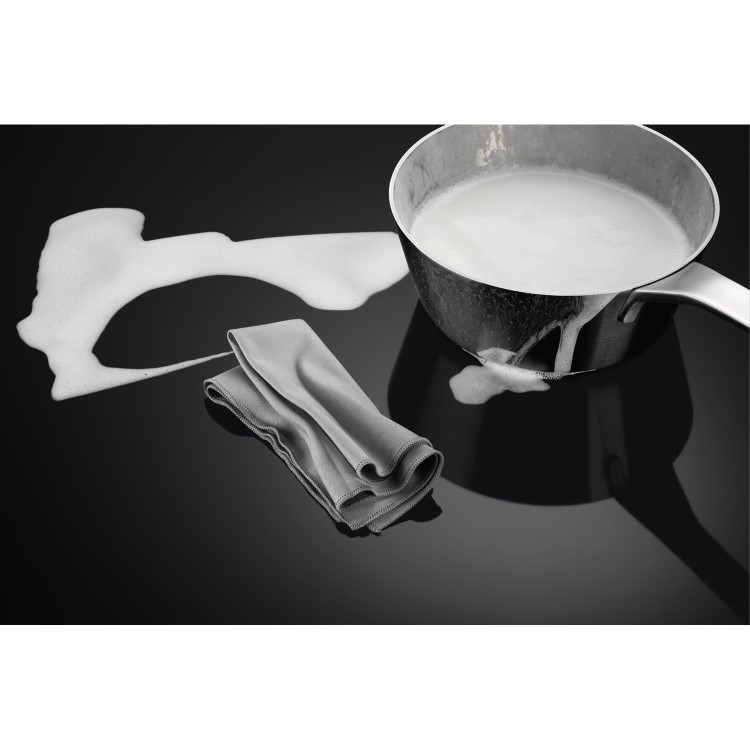 Refurbished AEG CDE84543FB 83cm 4 Zone Venting Induction Hob With Double Bridge Zones Duct Out Only Black