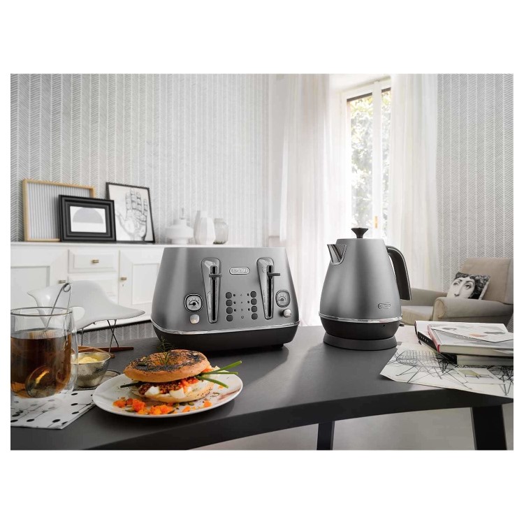 Delonghi CTI4003.S Distinta Four Slice Toaster - Silver