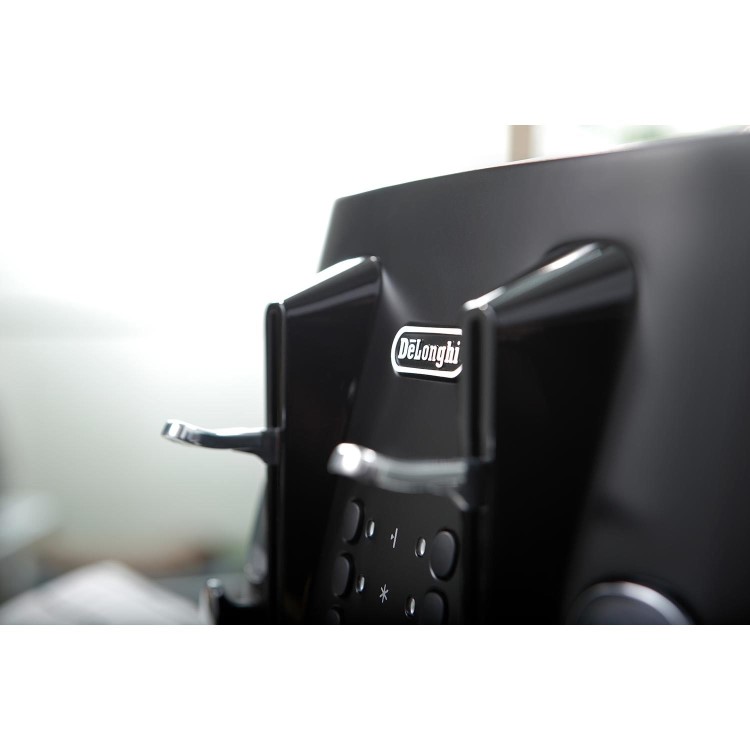 Delonghi CTIN4003.BK Distinta X 4 Slice Toaster - Matte Black