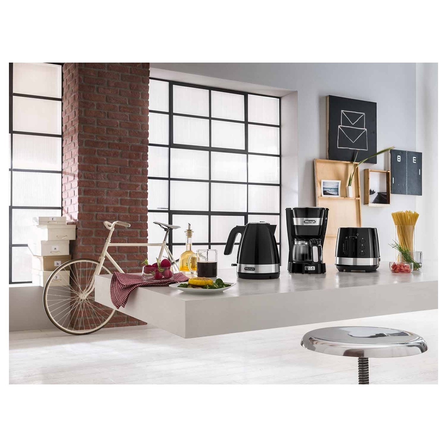 DeLonghi CTLA2003BK Active Line 2 Slice Toaster Black CTLA2003.BK