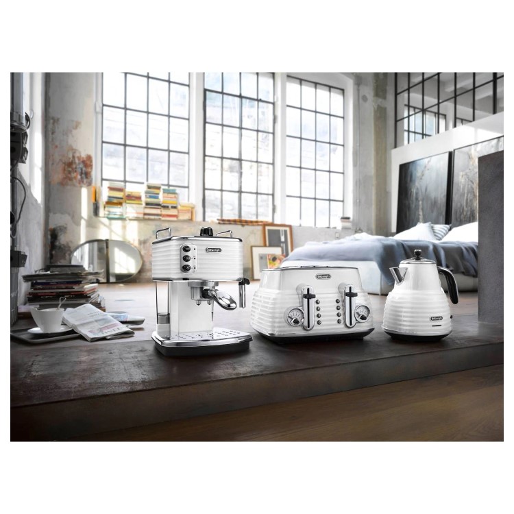 Delonghi CTZ4003W Scultura 4-slice Toaster - White