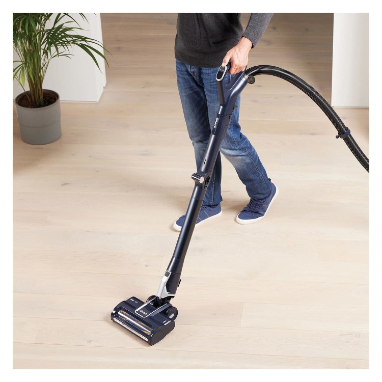 Shark Anti Hair Wrap Dynamic Technology TruePet Cylinder Vacuum Cleaner - Black