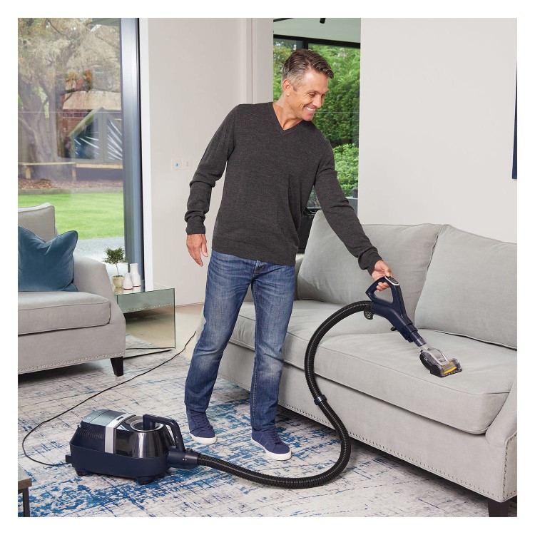 Shark Anti Hair Wrap Dynamic Technology TruePet Cylinder Vacuum Cleaner - Black