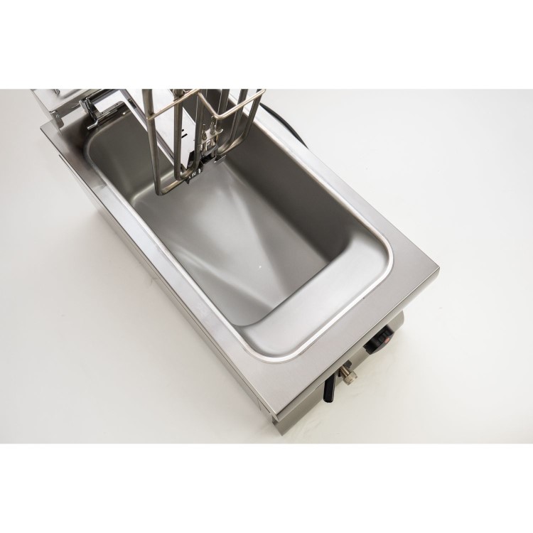 Lincat DF33 Silverlink 600 Single Tank Countertop Fryer - 1 Basket, 7.5 Ltr, Plug in