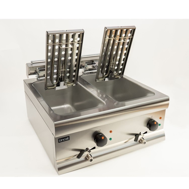 Lincat DF66 Silverlink 600 Twin Tank Countertop Fryer - 2 Baskets, 2 x 9 Ltr, Plug in