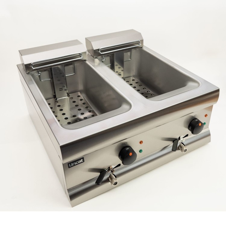 Lincat DF66 Silverlink 600 Twin Tank Countertop Fryer - 2 Baskets, 2 x 9 Ltr, Plug in