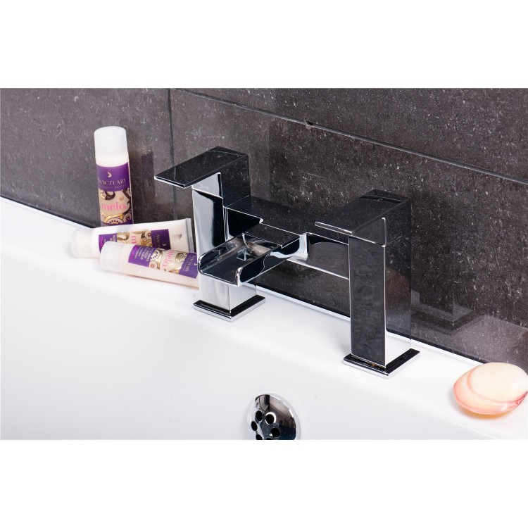 Atlas Modern Waterfall Bath Filler Tap
