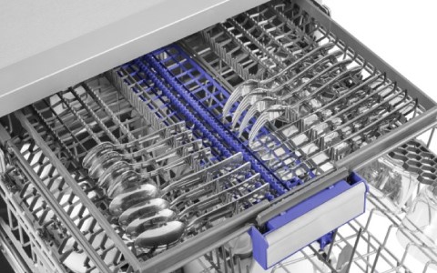 Adjustable Upper Basket & Flexible Cutlery Tray dishwasher.