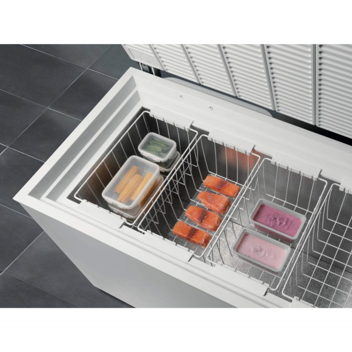 Electrolux EC3231AOW Ultraefficient 105cm Wide 300 Litre Chest Freezer