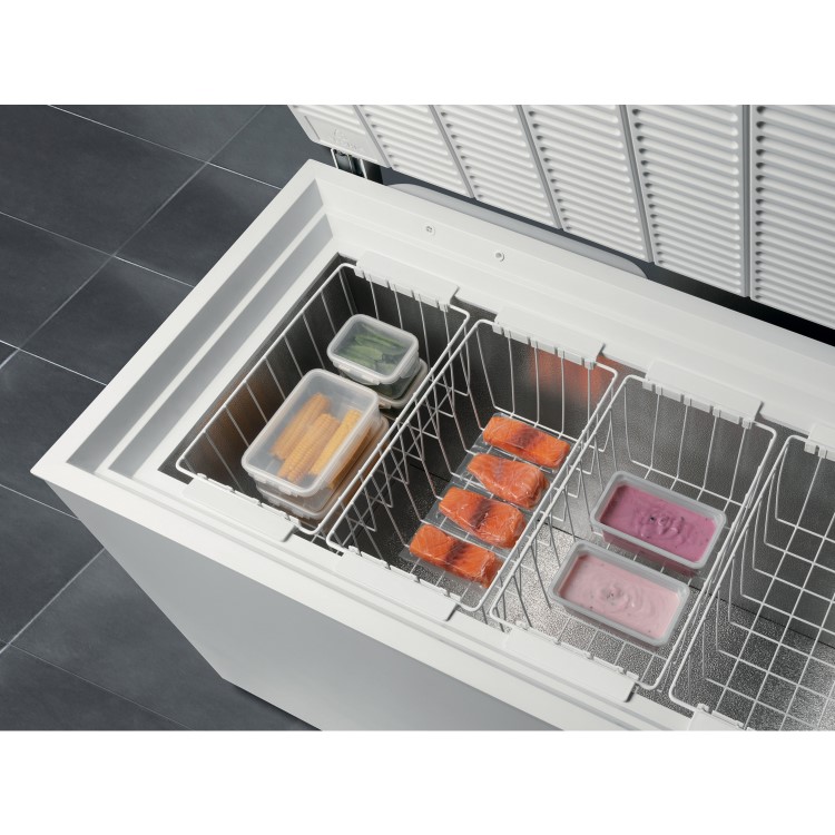 Electrolux EC4201AOW 1.33 Metre Wide 401 Litre Chest Freezer - White