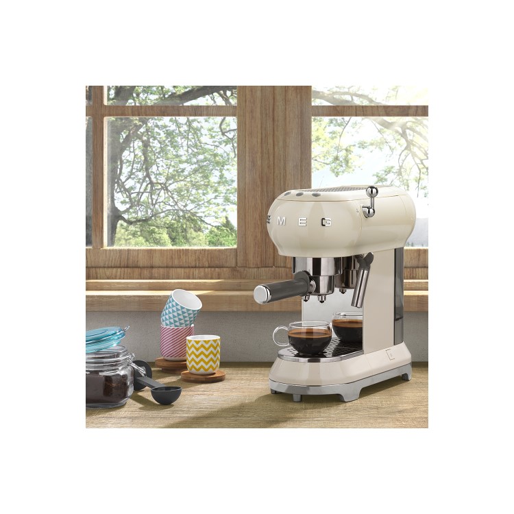 Refurbished Smeg ECF01CRUK Retro Style Espresso Machine Cream