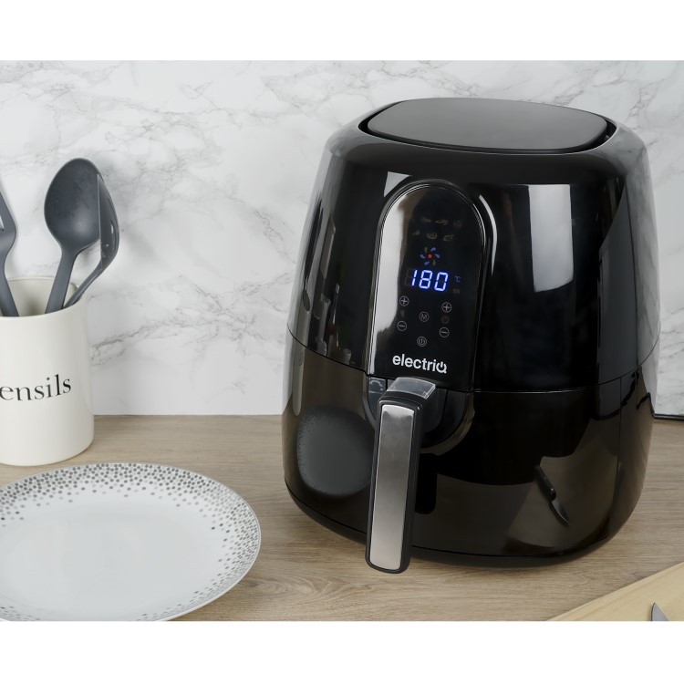 electriQ Digital Health Air Fryer XXL 5.2L 1800W with Digital Controls and Divider