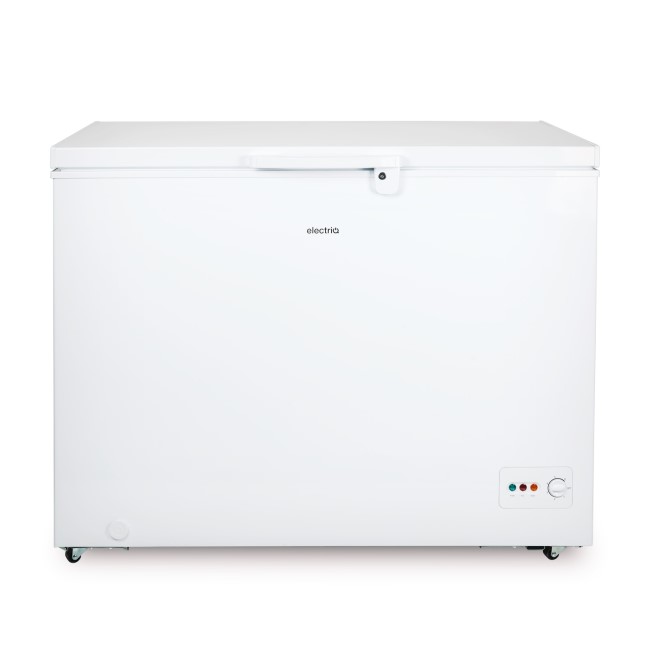 GRADE A2 - electriQ 300 Litre Chest Freezer 67cm Deep A+ Energy Rating 112cm Wide - White