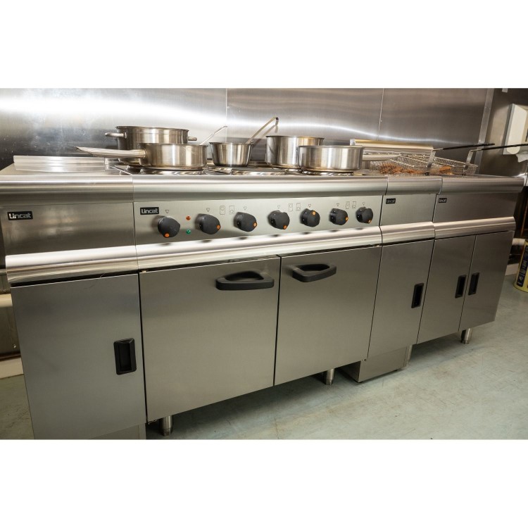 Lincat Silverlink 600 ESLR9C Electric 6 Plate Fan Assisted Oven Range - 3 Phase with Rear Castors