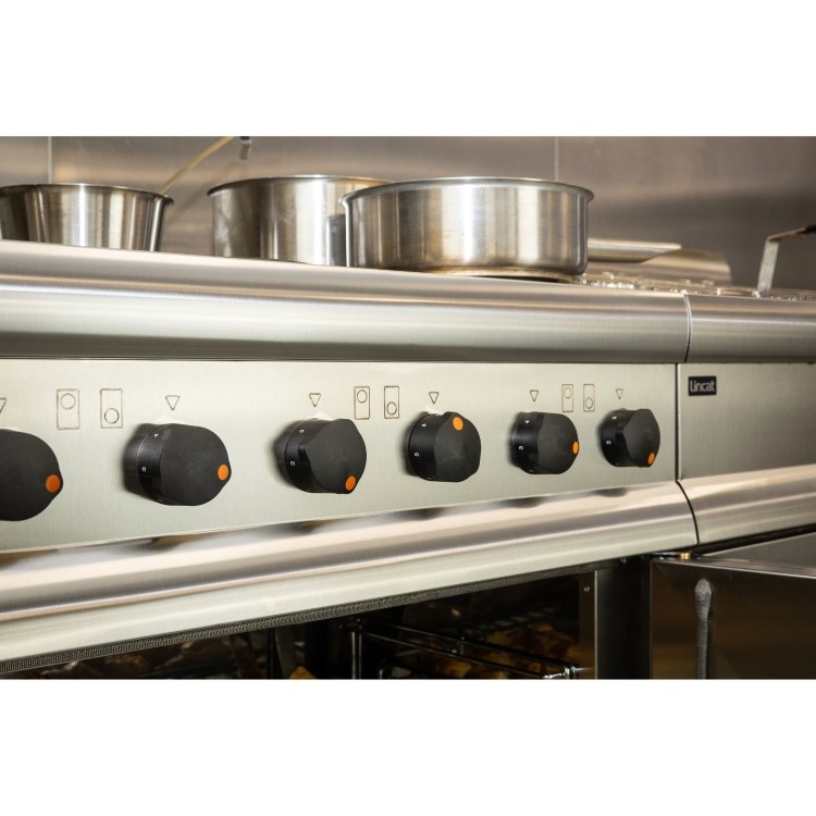 Lincat Silverlink 600 ESLR9C Electric 6 Plate Fan Assisted Oven Range - 3 Phase with Rear Castors