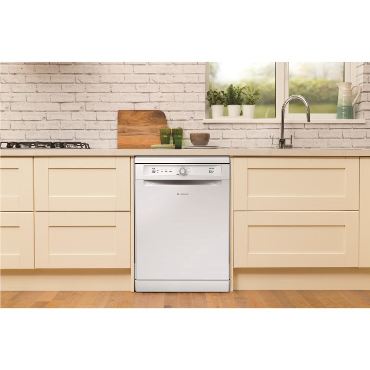 Hotpoint FDYB11011P Style 13 Place Freestanding Dishwasher Polar White