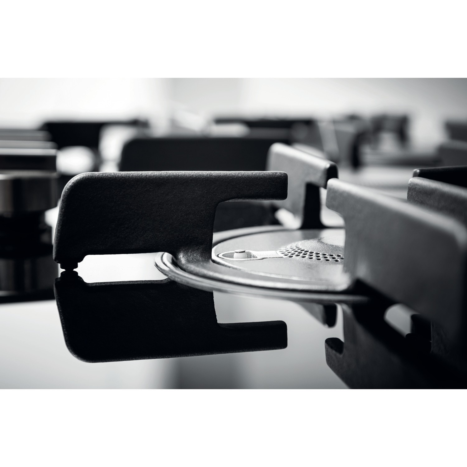 Hotpoint 75cm 5 Burner Gas on Glass Gas Hob with Vertical Flame Black