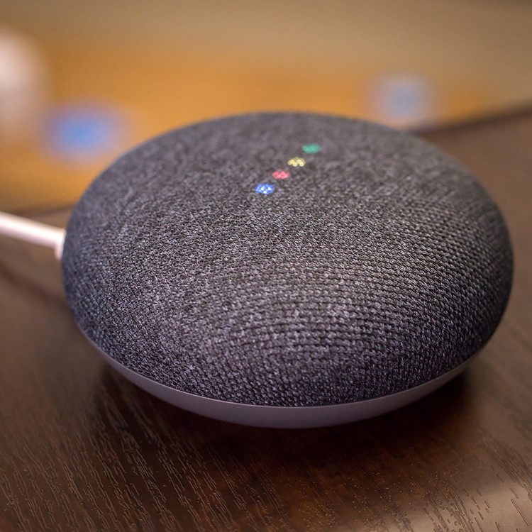 Google Home Mini - Smart Speaker - Charcoal