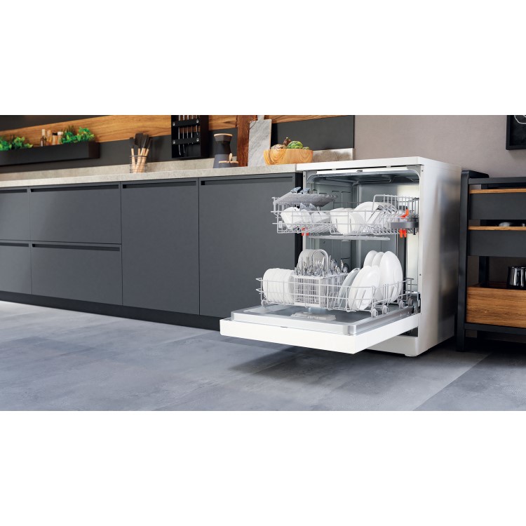 Hotpoint Freestanding Dishwasher - Flexiload Inverter Motor White