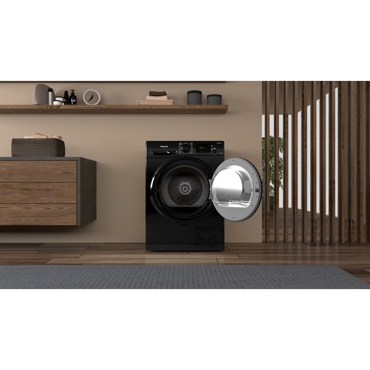 Refurbished Hotpoint H3D81BUK Freestanding Condenser 8KG Tumble Dryer Black