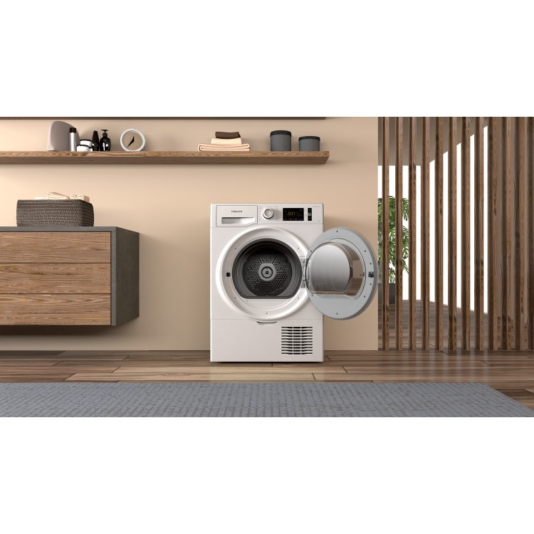 Refurbished Hotpoint H3D91WBUK Freestanding Condenser 9KG Tumble Dryer White