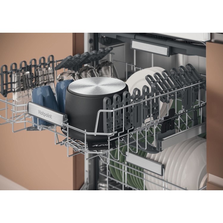 Refurbished Hotpoint H7FHS41UK 15 Place Freestanding Dishwasher White