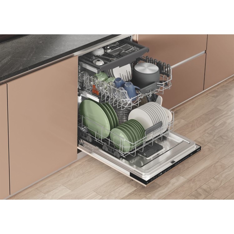 Hotpoint Maxi Space Integrated Dishwasher - C-Rated Black control panel