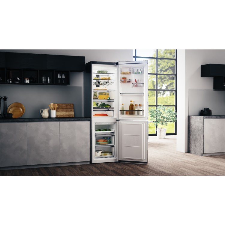 Hotpoint 368 Litre 70/30 Freestanding Fridge Freezer - Shiny steel