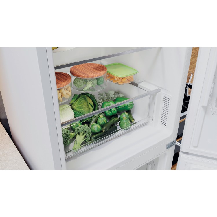 Refurbished Hotpoint H7X83AW Freestanding 335 Litre 60/40 Frost Free Fridge Freezer White