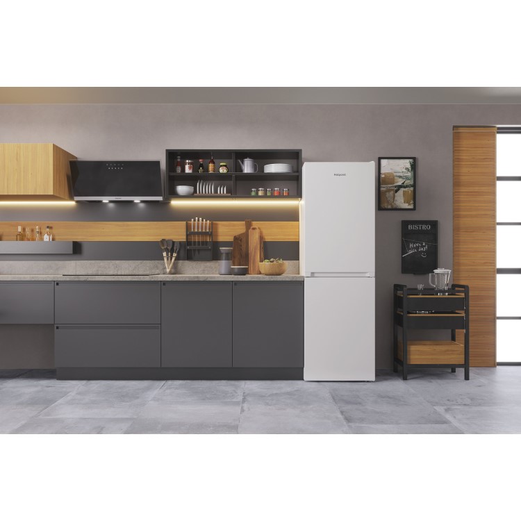 Refurbished Hotpoint HBTNF60182WUK Freestanding 322 Litre 50/50 Frost Free Fridge Freezer White
