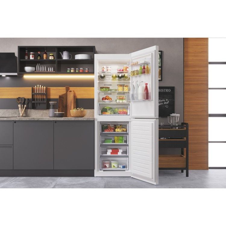 Refurbished Hotpoint HBTNF60182WUK Freestanding 322 Litre 50/50 Frost Free Fridge Freezer White