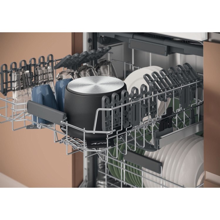 Refurbished Hotpoint H7FHP33UK 15 Place Freestanding Dishwasher White