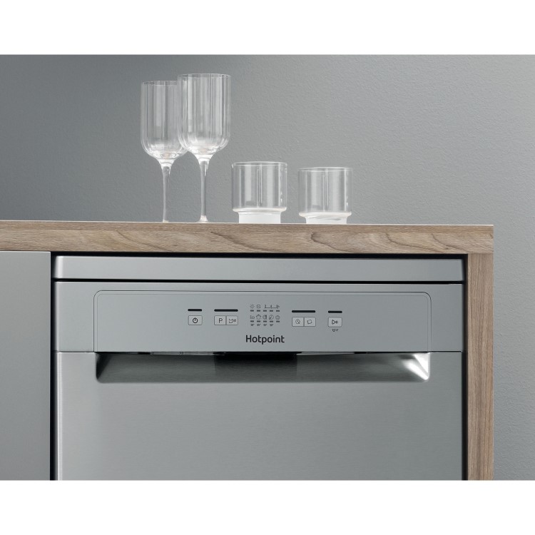 Refurbished Hotpoint Aquarius HFC2B19XUKN 13 Place Freestanding Dishwasher Silver