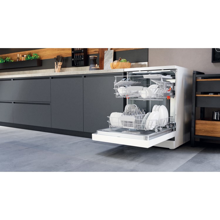 Hotpoint 13 Place Settings Freestanding Dishwasher - White