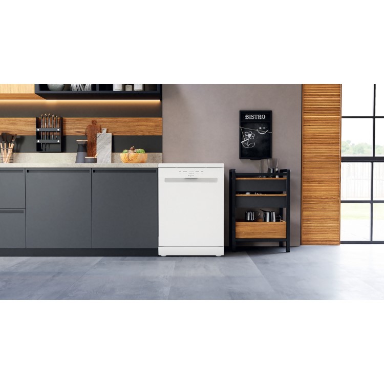 Hotpoint 13 Place Settings Freestanding Dishwasher - White