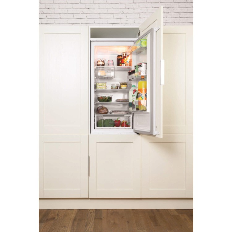 Hotpoint HM31AAAI integrated Fridge Freezer