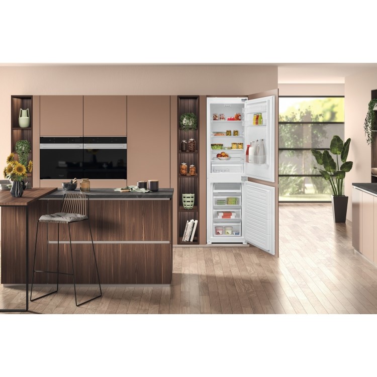 Refurbished Hotpoint HMCB50502UK Integrated 244 Litre 50/50 Low Frost Fridge Freezer White