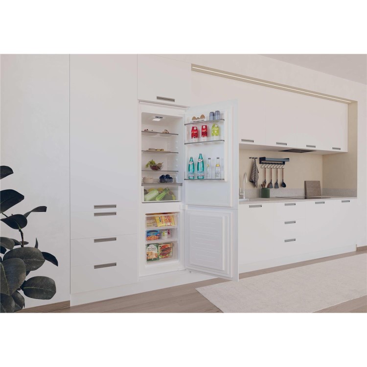 Hoover 250 Litre 70/30 Integrated Fridge Freezer