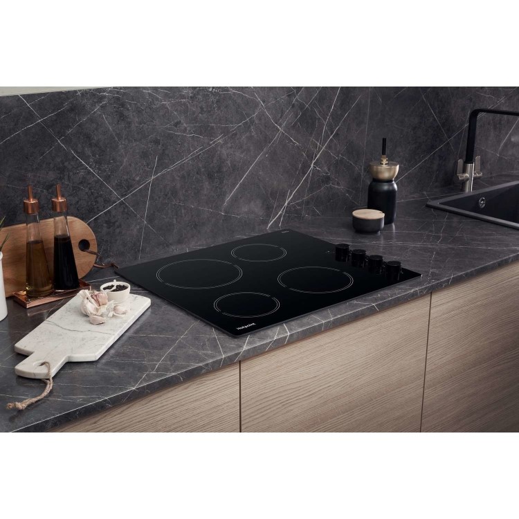 Hotpoint 58cm 4 Zone Ceramic Hob With Knob Controls