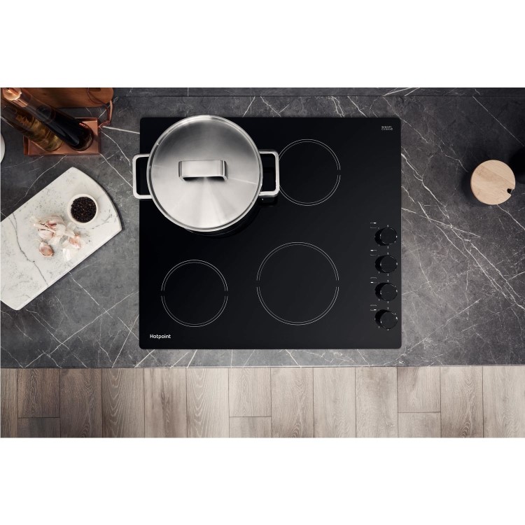 Hotpoint 58cm 4 Zone Ceramic Hob With Knob Controls