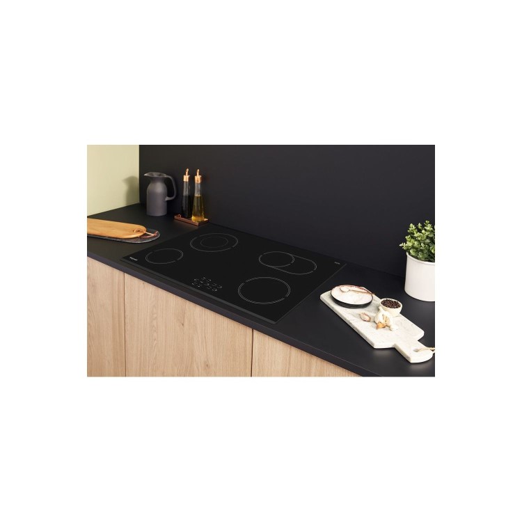 Refurbished Hotpoint HR724BH 77cm 4 Zone Ceramic Hob with Oval Dual Zone