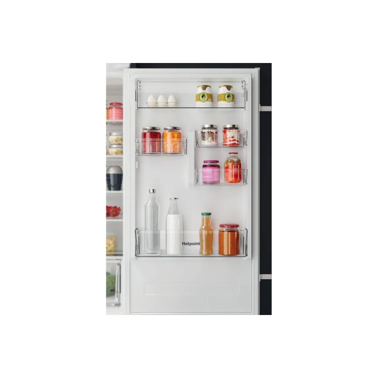 Refurbished Hotpoint HTC18T322 Integrated 250 Litre 70/30 Fridge Freezer