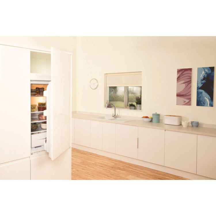 Indesit INS1612 In-column Integrated Fridge