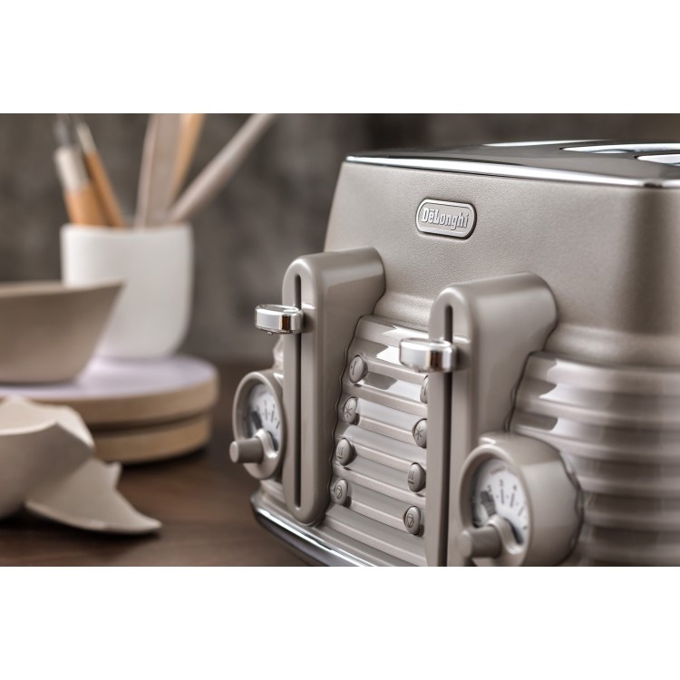 Delonghi Scolpito Kettle and Toaster Set - Beige