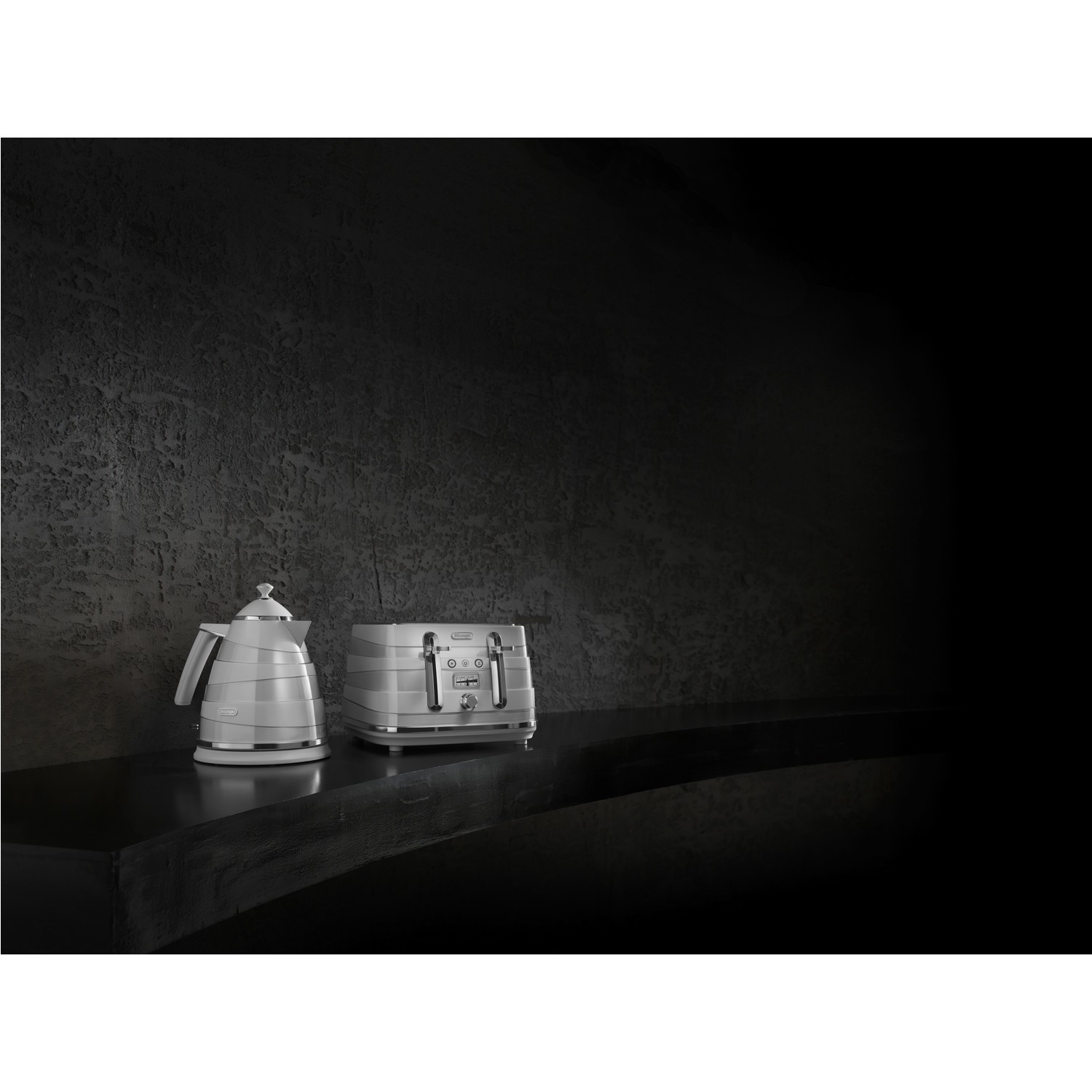 Delonghi KBA3001.W Avvolta 1.7L Kettle White Appliances Direct