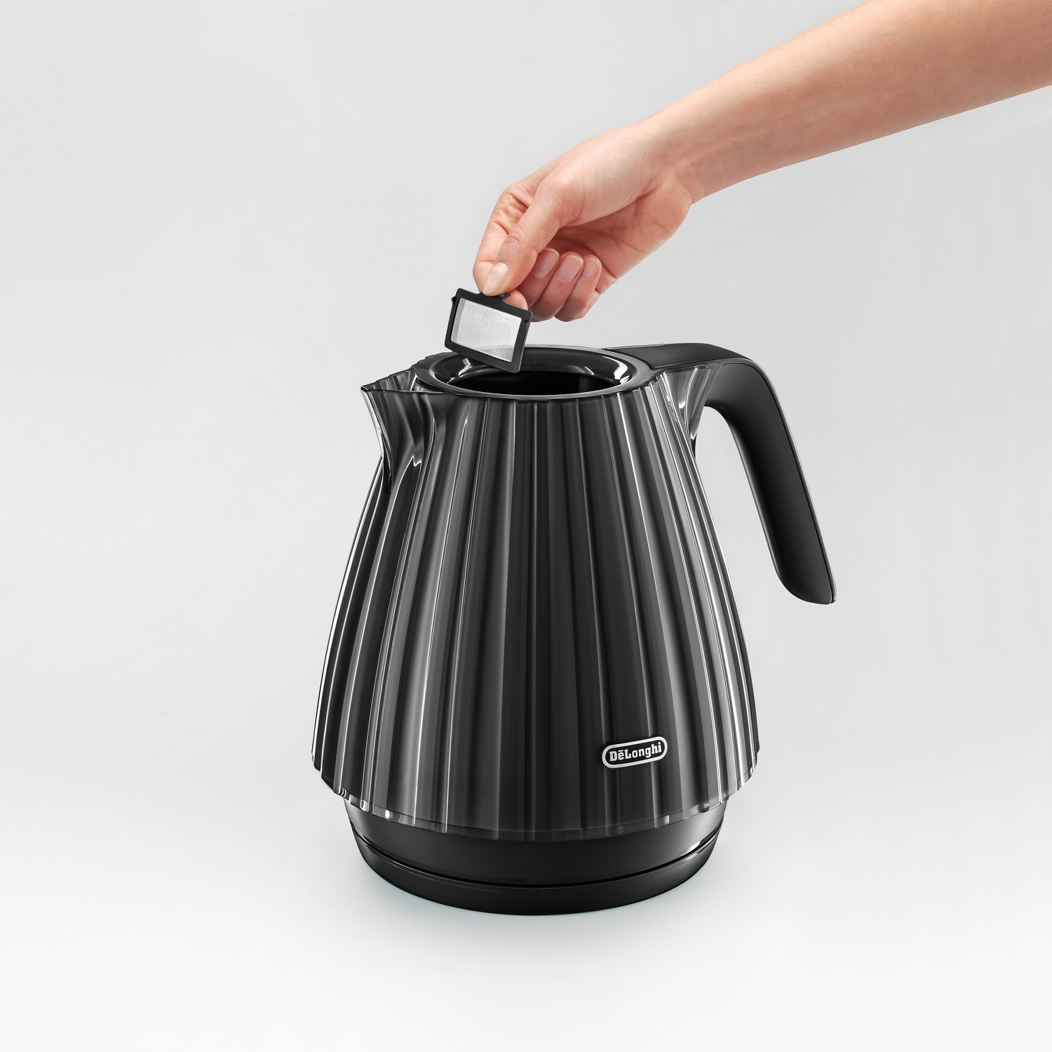 Delonghi Ballerina 1.7L Cordless Kettle Black KBD3001.BK Appliances