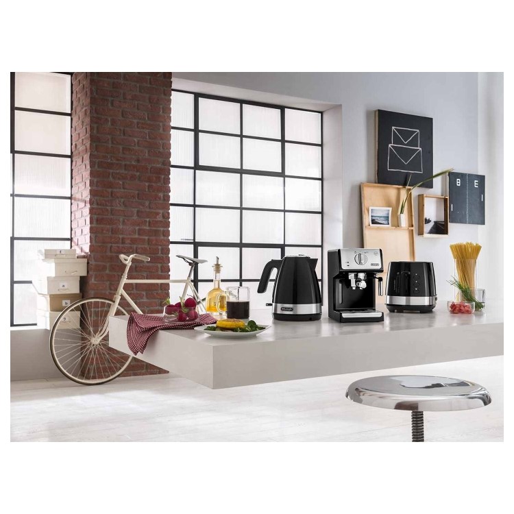 GRADE A1 - DeLonghi KBLA3001BK Active Line Kettle - Black