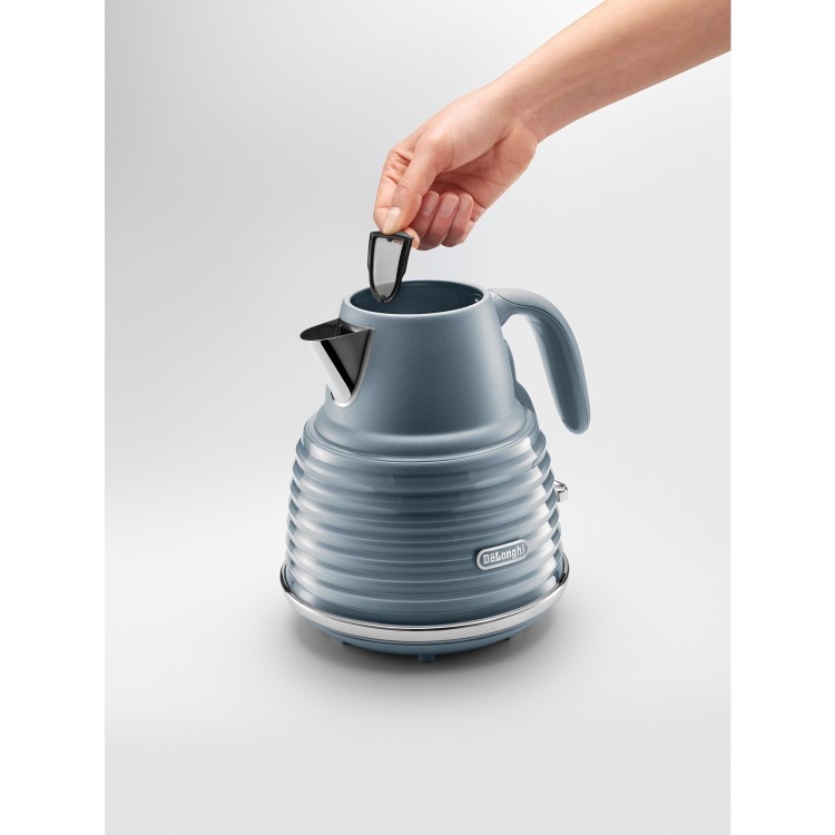 Delonghi Scolpito Kettle and Toaster Set - Azure Blue