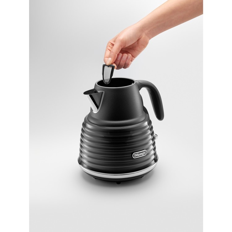 Delonghi Scolpito Kettle and Toaster Set - Black