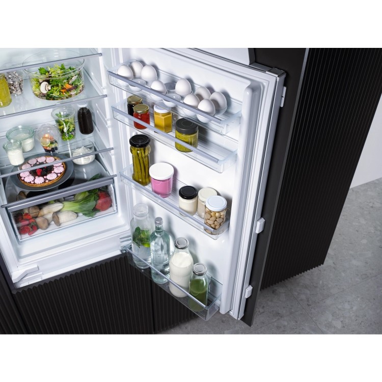 Miele 234L 70-30 Integrated Fridge Freezer